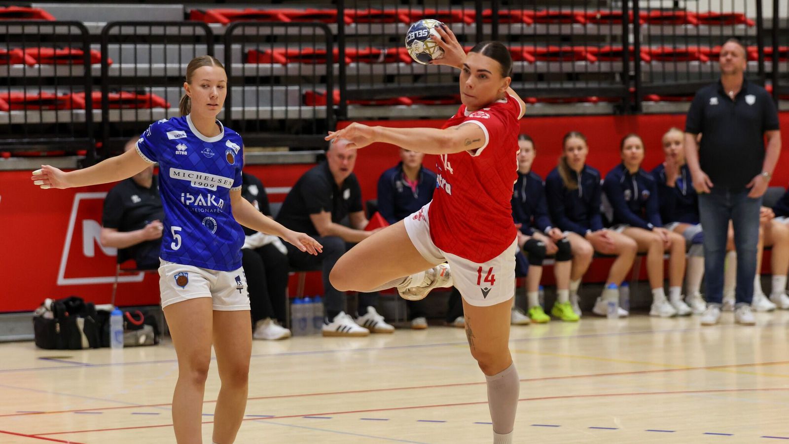 Upp­gjörið: Valur - Fram 31-27 | Kústarnir sóttir í hálf­leik