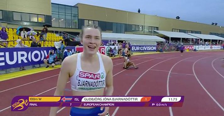 Guðbjörg Jóna eftir sigurinn í 100 metra hlaupinu í gær.