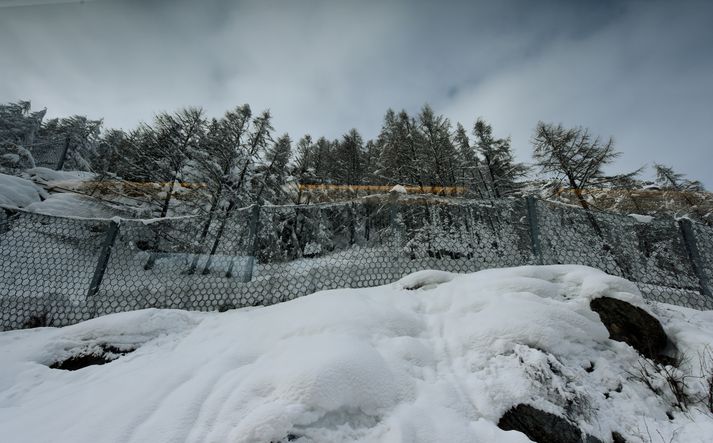 Lögreglan gaf út viðvörun vegna snjóflóðahættu fyrr í dag.