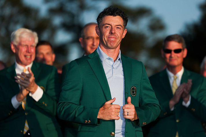 Rory McIlroy í græna jakkanum, annað árið í röð.