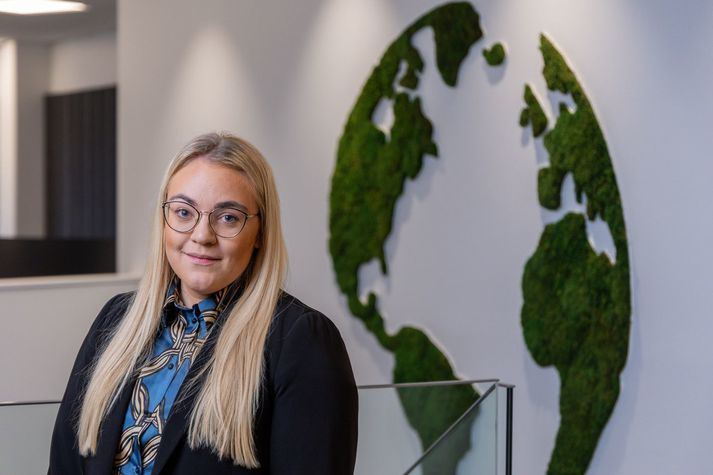 Guðrún Ólafsdóttir sviðsstjóri Upplýsingatækniráðgjafar hjá Deloitte segir litlar líkur á að möguleikar kvenna á æðstu stjórnendastöðum verði til jafns við karla næstu áratugina, nema eitthvað breytist frá því sem nú er. Þetta má sjá í nýju mælaborði Jafnvægisvogar FKA sem Guðrún kynnir í dag.