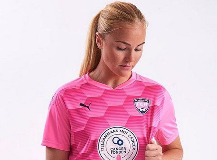 Glódís Perla Viggósdóttir í bleika búningnum sem hún mun spila í allan októbermánuð.
