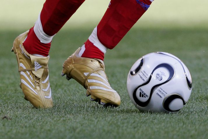 Gullskórnir sem Zinedine Zidane lék síðustu leikina á ferlinum í.