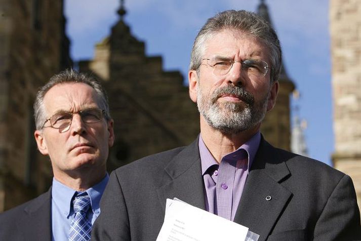 Gerry Kelly og Gerry Adams Aðalsamningafulltrúi Sinn Fein og formaður Sinn Fein, helsta stjórnmálaafls kaþólskra á Norður-Írlandi.Nordicphotos/AFP