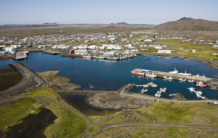 Kennarinn er enn við störf en skólastjórinn hættur.