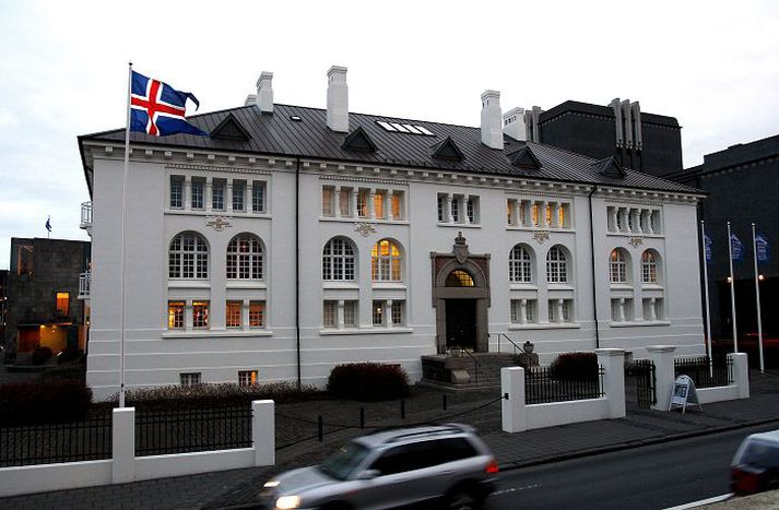 Þjóðmenningarhúsið heitir núna Safnahúsið. 