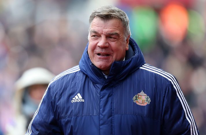 Sam Allardyce skrifaði undir tveggja ára samning við enska knattspyrnusambandið.