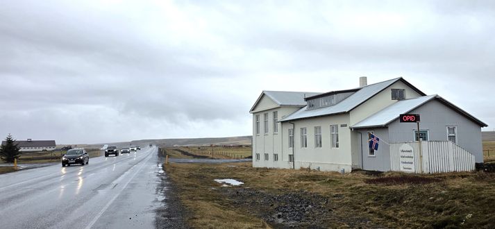 „Gamla Þingborg“, húsið, sem stendur við þjóðveg 1 en það var byggt 1927, sem samkomuhús en húsið er  sunnan þjóðvegar gegnt bænum Skeggjastöðum.   Félagslíf sveitarinnar fór fram í „Gömlu Þingborg“ þar voru sett upp leikrit, þetta var ballhús, Ungmennafélagið og Kvenfélagið höfðu aðstöðu þar. Í Gömlu Þingborg var heimavist fyrir krakka sveitarinnar sem höfðu um lengri veg að fara.