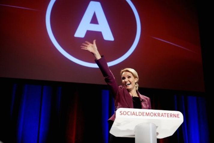 Helle Thorning-Schmidt var hyllt af flokksfélögum sínum í kvöld.