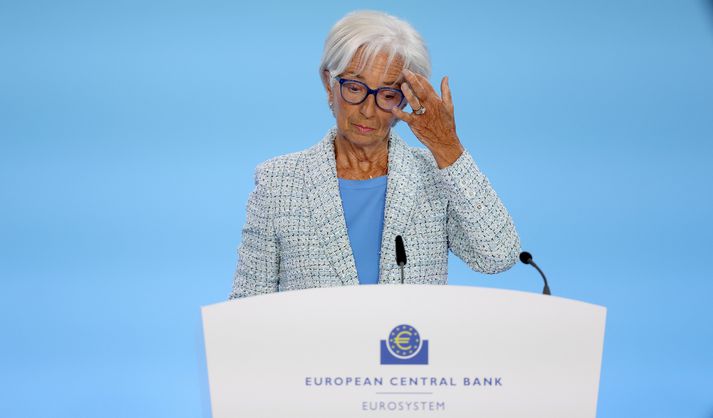Forseti Seðlabankans í Evrópu, Christina Lagarde, fór yfir ákvörðunina á blaðamannafundi í dag.
