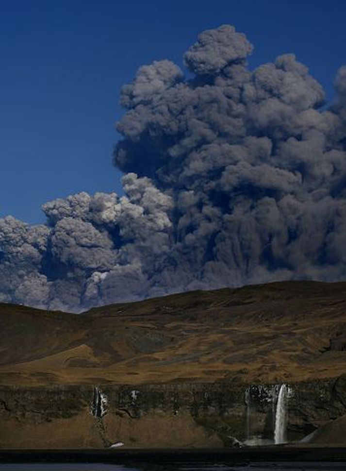 Sprengivirkni hefur aukist á ný og öskufallið um leið.
fréttablaðið/pjetur