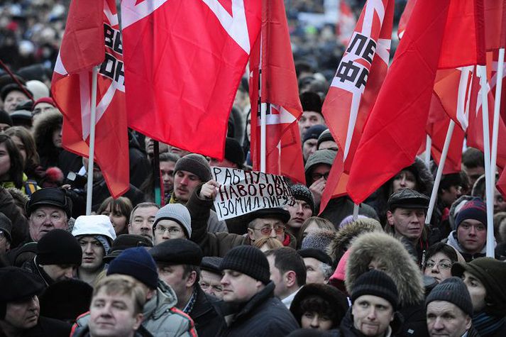 Þúsundir manna komu saman í höfuðborg Rússlands í gær til að mótmæla Vladimír Pútín og kosningaúrslitunum.