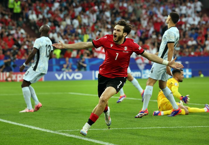 Khvicha Kvaratskhelia kom Georgíu yfir snemma leiks.