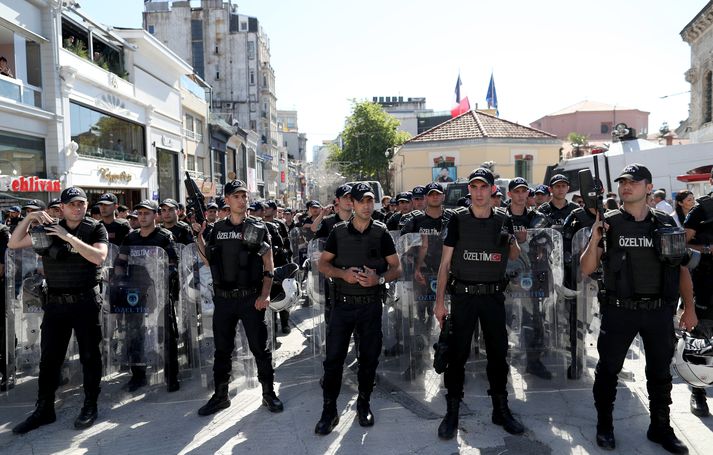 Tyrkneska lögreglan við Taksim torgið í Istanbúl.