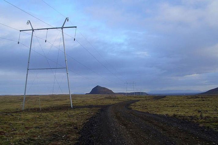 Suðurnesjalína 1 er í dag eina línan sem flytur rafmagn til Suðurnesjanna. 