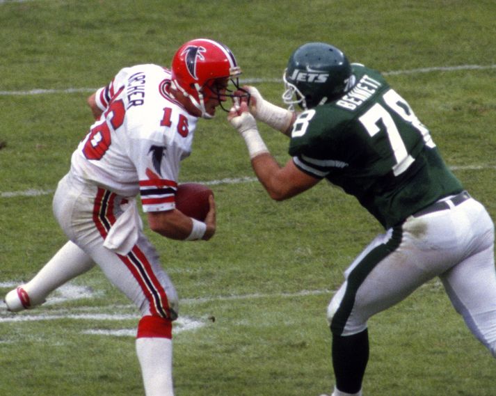 Bennett (í grænu treyjunni) er hér í leik með NY Jets.