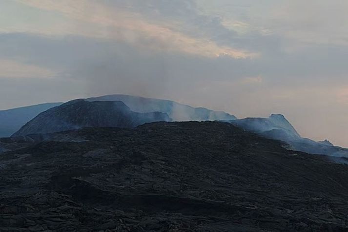 Ekkert hefur sést í rauðglóandi kviku frá miðnætti.