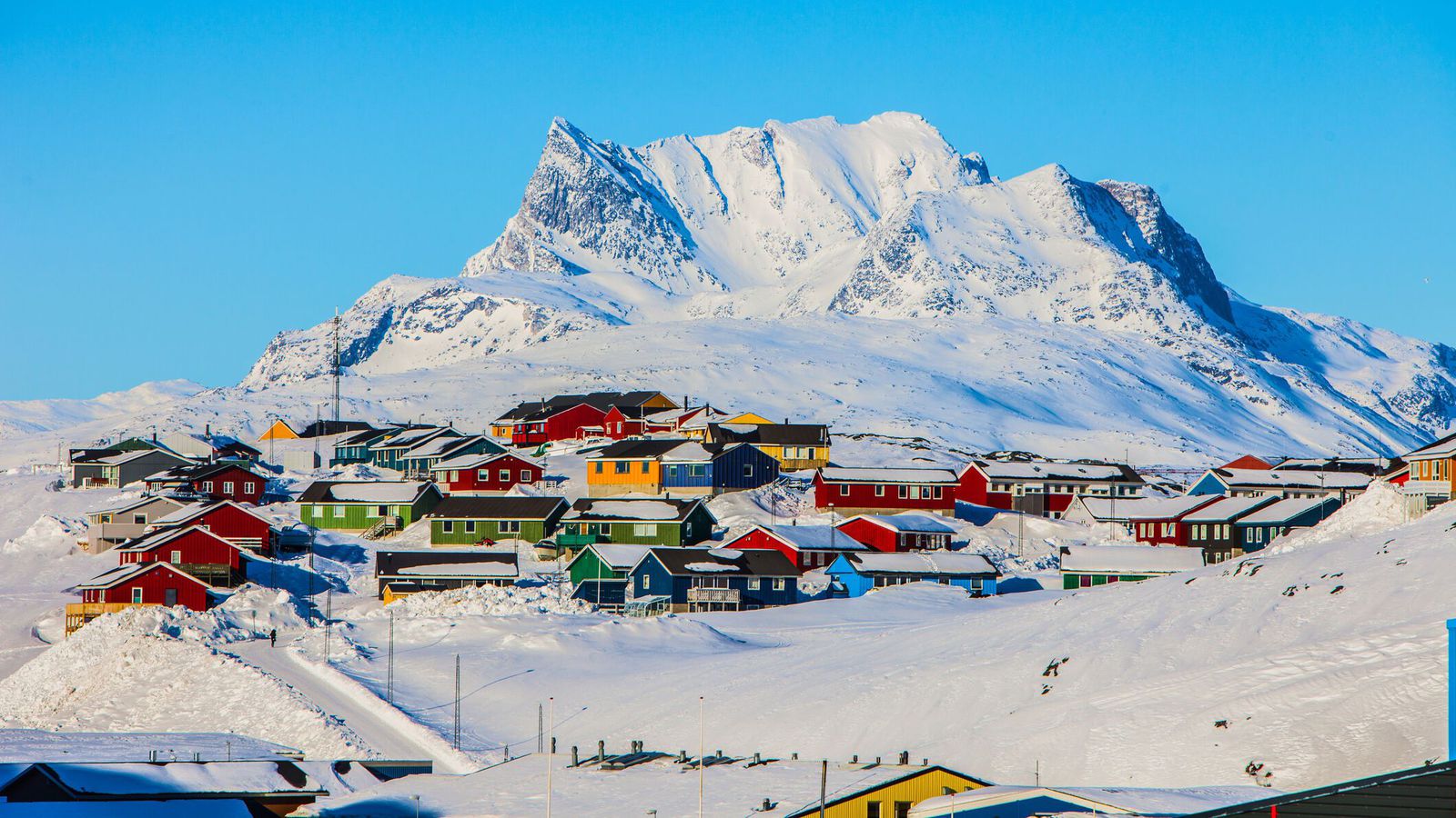 Sau­tján ára drengur lést í snjó­flóði