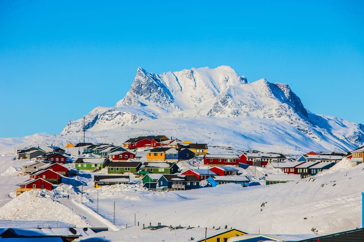 Síðasta skráða lofthæð flugvélarinnar nam 1.143 metrum en Sermitsiaq-fjall, sem gnæfir yfir Nuuk, er 1.210 metrar á hæð. Myndin er úr safni. 