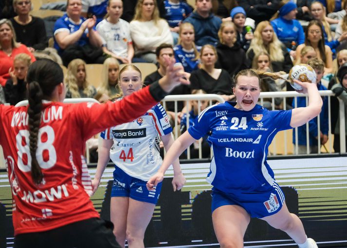 Katrín Anna skorar eitt af fjórum mörkum síinum í kvöld