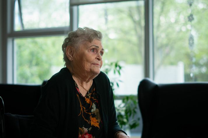 Fyrir hálfu ári þurfti Birna Óladóttir að yfirgefa Grindavík þar sem hún hafði búið í 64 ár. Hún hefur ekki snúið til baka síðan daginn örlagaríka 10. nóvember.