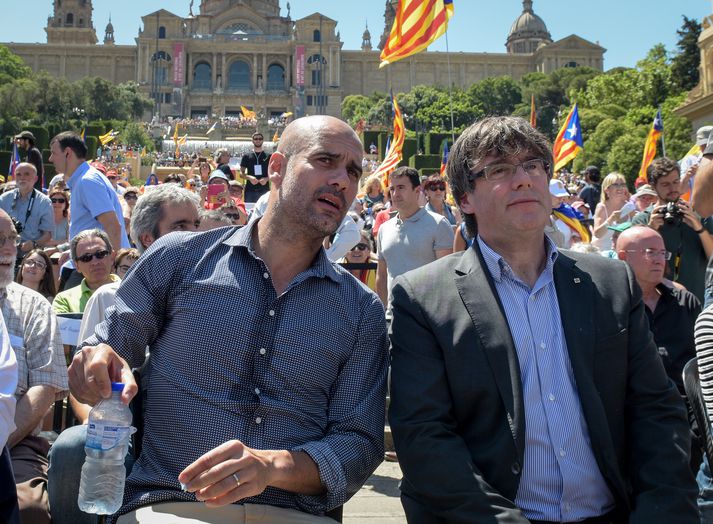 Guardiola ásamt Carles Puigdemont, fyrrverandi forseta heimastjórnarinnar í Katalóníu.