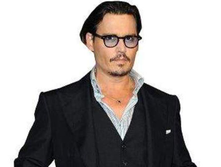 flengdur Johnny Depp leitar að leið út úr mynd með Angelinu Jolie.
