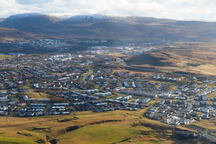 Bæjarstjórnin ætlar að láta íbúa og skólasamfélagið njóta vafans.