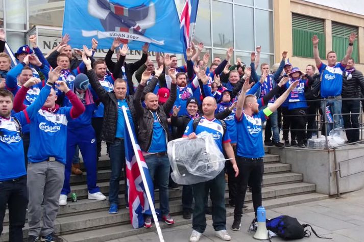 Tólfan í fullu fjöri í Plzen.