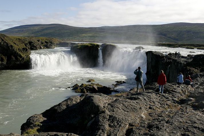 Fjöldi smáhluta sem erfitt var að koma í verð fundust daginn eftir atburðinn við Goðafoss skammt frá heimili mannsins. 