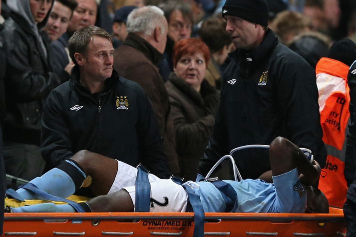 Micah Richards borinn af velli um helgina.