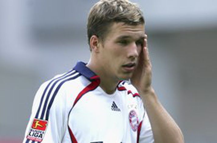 Lukas Podolski og félagar í Bayern máttu sætta sig við tap gegn Bielefeld, sem var án sigurs fyrir leik dagsins.