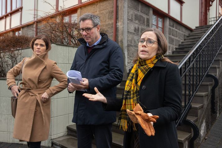 Þórdís Kolbrún Reykfjörð Gylfadóttir, Willum Þór Þórsson og Katrín Jakobsdóttir kynntu hertar aðgerðir í dag.