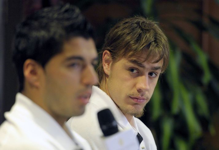 Coates og Luis Suarez á blaðamannafundi fyrir úrslitaleik Copa America í sumar.