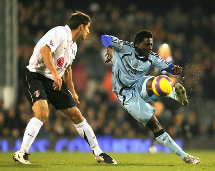 Obafemi Martins í baráttu við Aaron Hughes í dag.