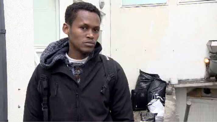 Jamal Abdi hefur fengið hæli hér á landi en hann er úrræðalaus um hvernig hann getur komið undir sig fótunum, fundið húsnæði og vinnu.