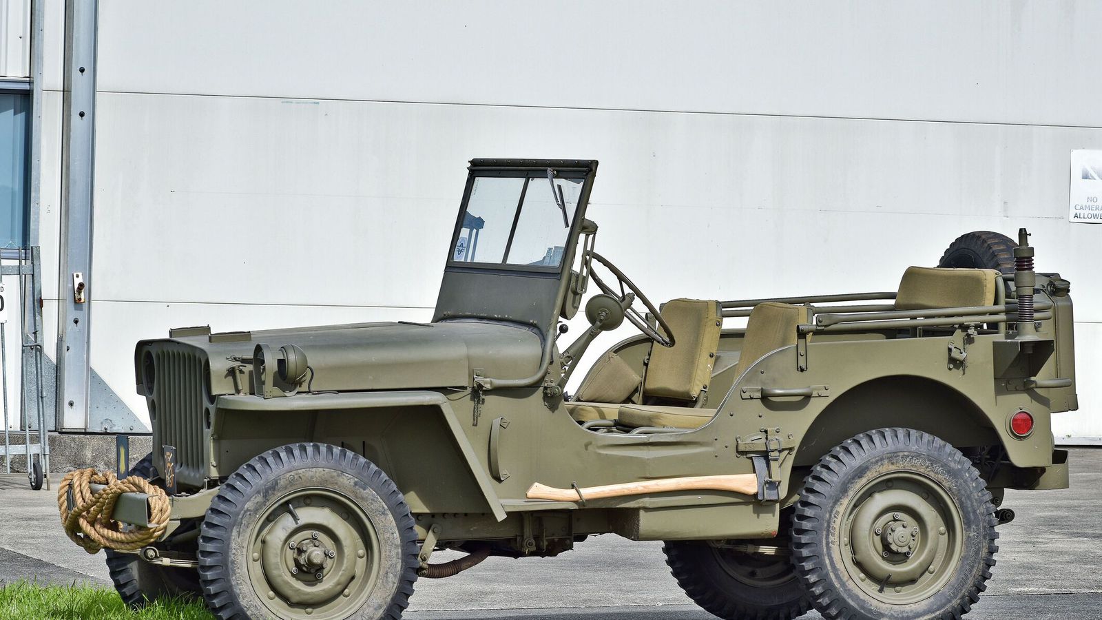 Tekist á um kaupfox og hefð vegna 80 ára jeppa