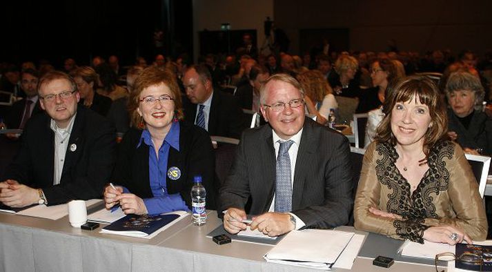 Vilhjálmur Egilsson Segir núverandi peningamálastefnu komna í þrot og því þurfi að ræða aðrar leiðir til framtíðar, eins og möguleikann á fastgengisstefnu.Fréttablaðið/pjetur