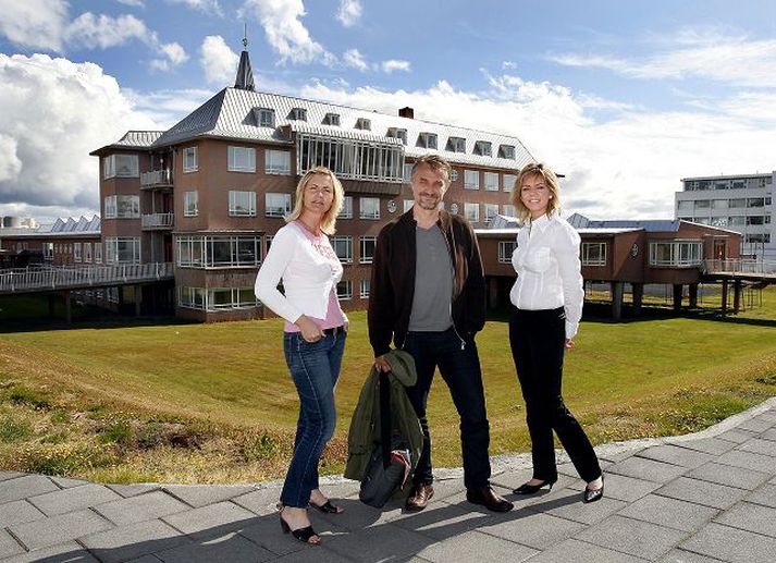 Edda, lengst til vinstri, ásamt öðrum aðstandendum, Þorvaldi Þorsteinssyni rithöfundi og Jennýju Guðrúnu Jónsdóttur kennara. Ólafur Stefánsson handknattleiksmaður stendur einnig að skólanum.fréttablaðið/gva