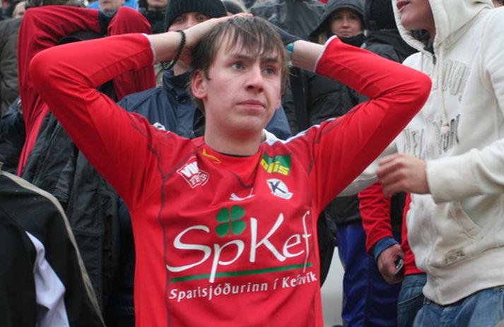 Þessi stuðningsmaður Keflavíkur gat ekki leynt vonbrigðum sínum eftir að FH-ingar skoruðu sigurmarkið í dag.