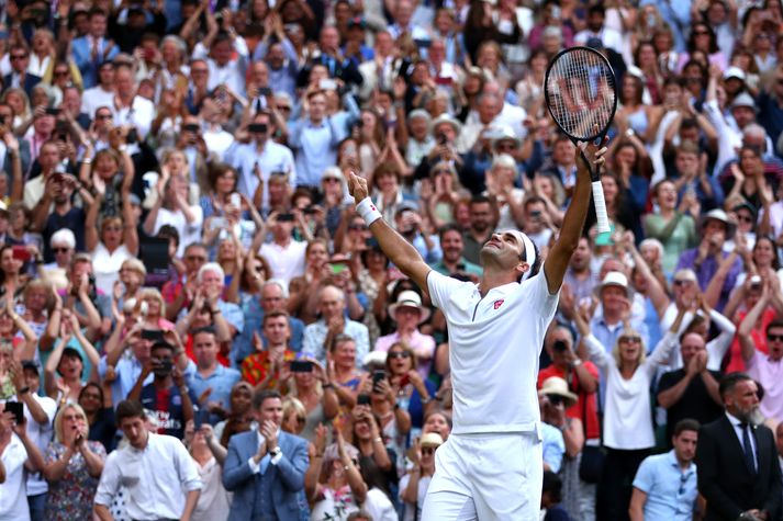 Roger Federer er kominn í úrslit Wimbledon.