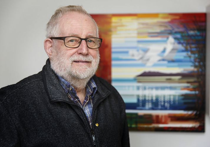 Aðalsteinn málar mikið yfir sumarið, þá er birtan svo góð. 