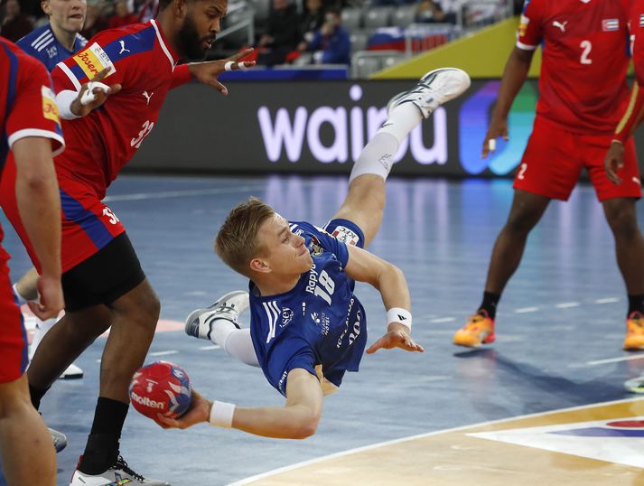 Elliði Snær Viðarsson virðist mæta í stuði til móts við íslenska landsliðið fyrir EM.