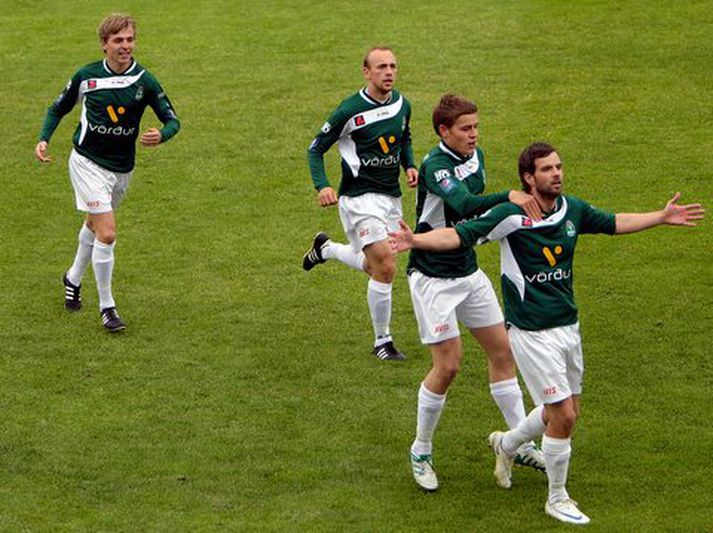 Blikar fagna fyrra marki sínu í gær.
