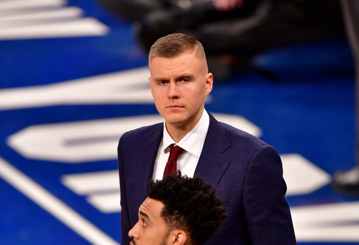 Porzingis í fínu fötunum.