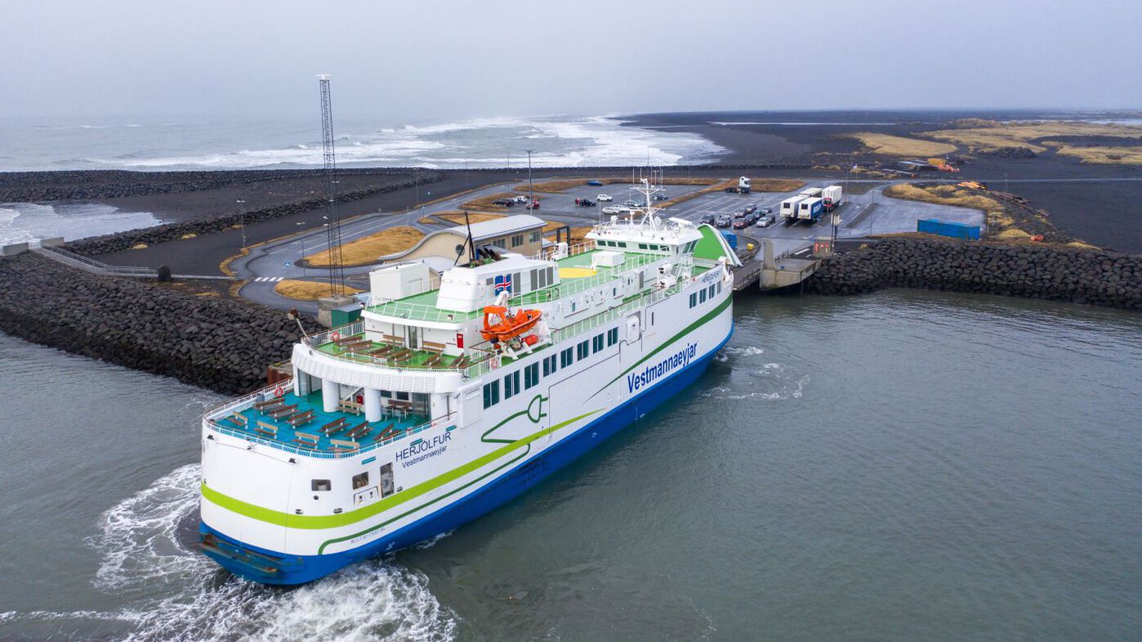 Mótorinn í Herjólfi þarf til út­landa