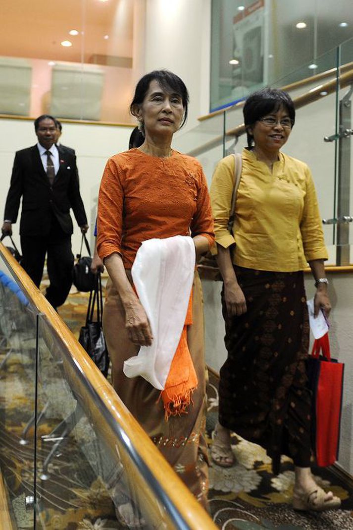 Aung San Suu Kyi kom til Taílands í gær.