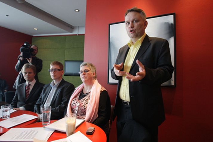 Frá blaðamannafundi L-listans. Bjarni Harðarson stendur á myndinni.