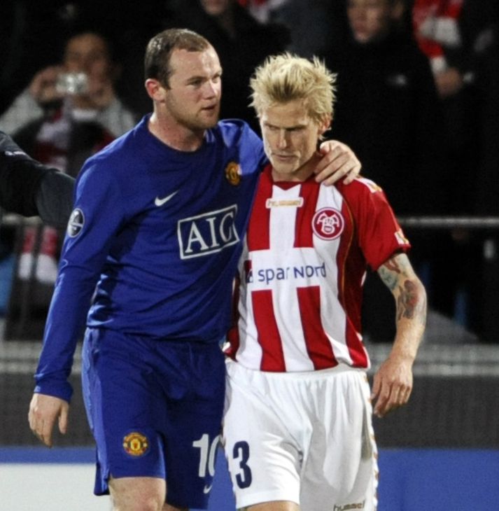 Pedersen mun leika gegn aðeins óþekktari leikmönnum en Rooney næsta sumar.