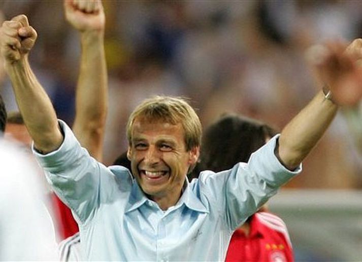 Jurgen Klinsmann fagnar